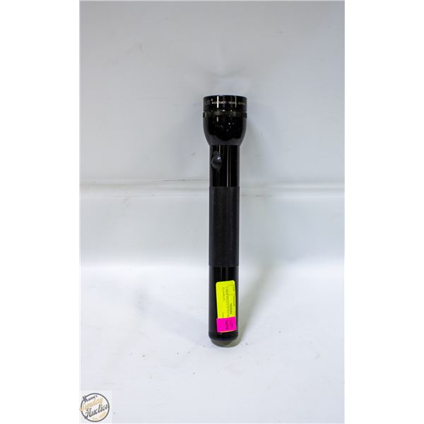 LARGE POLICE STYLE MAGLITE FLASHLITE