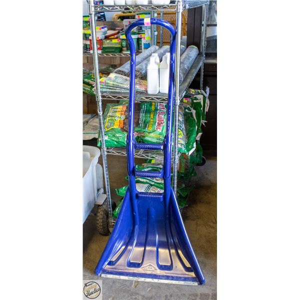 LARGE SCOOP SNOW SHOVEL WITH METAL BLADE