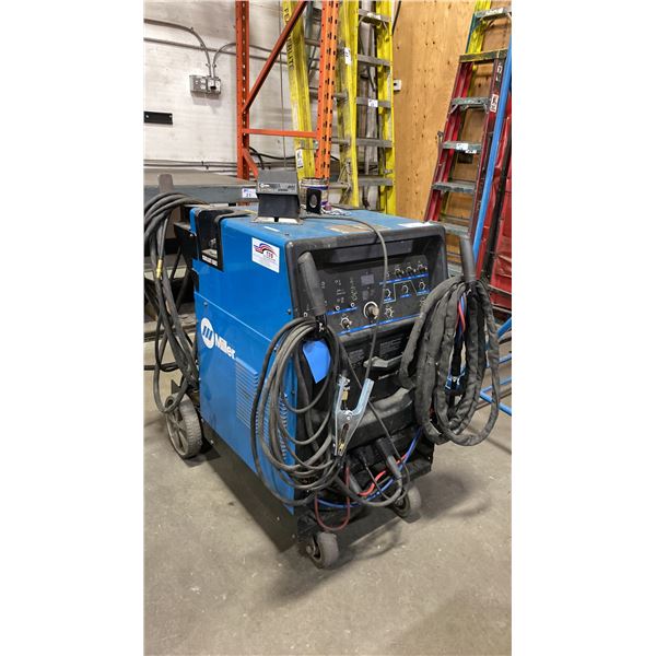 MILLER SYNCROWAVE 250DX INDUSTRIAL AC/DC TIG AND STICK WELDER ON MOBILE CART