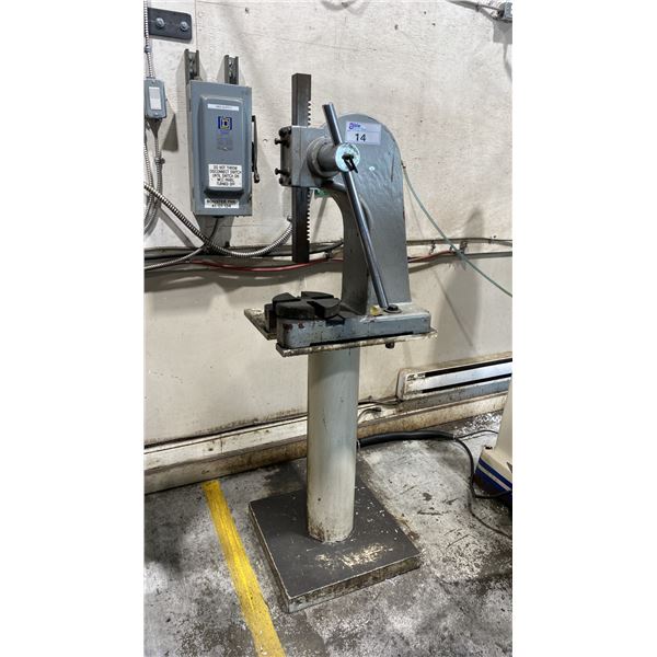 ARBOR PRESS ON HEAVY DUTY METAL PEDESTAL