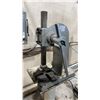 Image 3 : ARBOR PRESS ON HEAVY DUTY METAL PEDESTAL