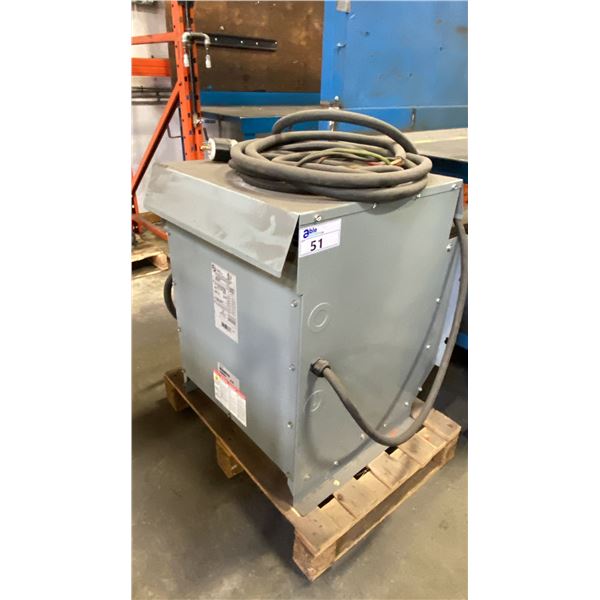 HAMMOND POWER SOLUTIONS 3 PHASE DRY TYPE AUTOTRANSFORMER APPROX 21" X 25" X 29"H