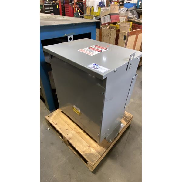 BEAVER AVR30SH4C 3 PHASE AUTOTRANSFORMER APPROX 20.5" X 16" X 25"H