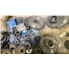 Image 4 : PALLET OF ASSORTED METAL INDUSTRIAL ROLLER CHAIN SPROCKETS