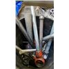 Image 3 : RIDGID 535 HEAVY DUTY PIPE THREADING MACHINE ASSORTED ATTACHMENTS