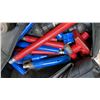 Image 5 : PALLET OF ASSORTED LIFTING CHAINS, CABLE HOISTS, PLATE GRABBER, 4 BOTTLE JACKS, AUTOBODY PORT A
