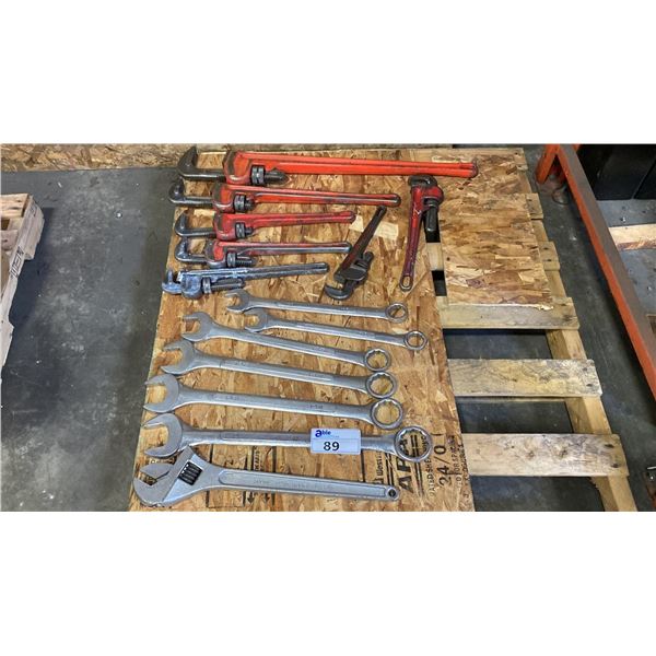 GROUP OF ASSORTED HEAVY DUTY PIPE WRENCHES & COMBINATION WRENCHES