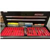 Image 3 : BLACK WATERLOO 4 DRAWER TABLE TOP TOOL CHEST WITH ASSORTED TAP & DIE SETS, BANDING TOOL AND METAL 3