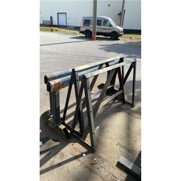 GROUP PF 4 INDUSTRIAL METAL SAWHORSES
