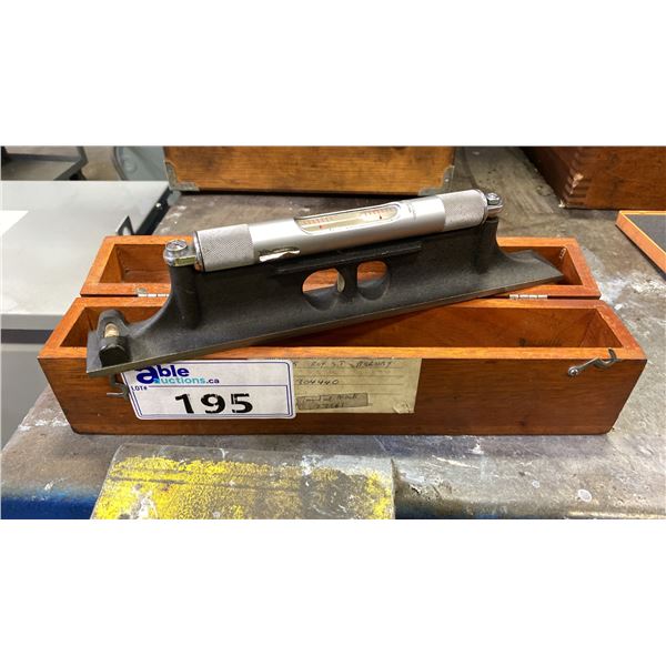 STARRETT PRECISION MACHINIST LEVEL IN WOODEN CASE