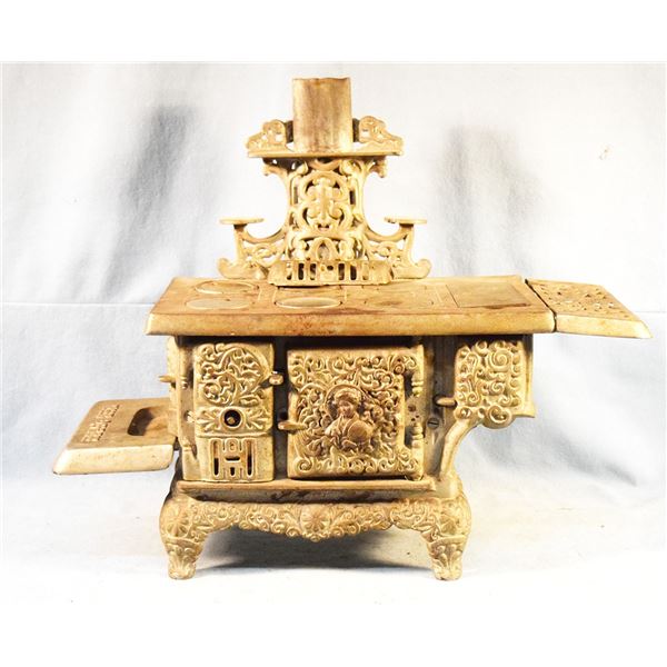 Queen cast iron salesman sample cook range