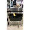 Image 3 : KITCHENAID MODEL YKSEB900ESS7. 30" STAINLESS STEEL SLIDE IN ELECTRIC CONVECTION RANGE WITH GLASS
