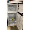 Image 3 : G.E APPLIANCES MODEL GTS18FTLKBB. 18 CU FT 30" TEXTURED BLACK TOP FREEZER REFRIGERATOR