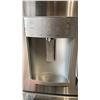 Image 3 : G.E APPLIANCES MODEL GYE22GYNJFS. 22.1 CU FT STAINLESS STEEL FRENCH DOOR BOTTOM FREEZER