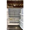 Image 4 : G.E APPLIANCES MODEL GYE22GYNJFS. 22.1 CU FT STAINLESS STEEL FRENCH DOOR BOTTOM FREEZER