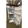 Image 3 : MIDEA MODEL MRT18D3BWW. 30" WHITE 18.1 CU FT TOP-FREEZER REFRIGERATOR WITH MULTI AIR FLOW TECHNOLOGY