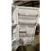 Image 5 : MIDEA MODEL MRT18D3BWW. 30" WHITE 18.1 CU FT TOP-FREEZER REFRIGERATOR WITH MULTI AIR FLOW TECHNOLOGY