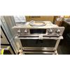Image 5 : SAMSUNG MODEL NQ70M7770D. STAINLESS STEEL 30" SMART MICROWAVE COMBINATION WALL OVEN