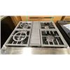 Image 4 : KITCHENAID MODEL KFDC500JSS01. STAINLESS STEEL 30" SMART COMMERCIAL STYLE DUAL FUEL RANGE WITH