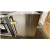 Image 3 : ALFRESCO MODEL URS-1XE. 28" STAINLESS STEEL 7.25 CU FT ALL WEATHER OUTDOOR REFRIGERATOR
