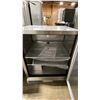 Image 4 : ALFRESCO MODEL URS-1XE. 28" STAINLESS STEEL 7.25 CU FT ALL WEATHER OUTDOOR REFRIGERATOR