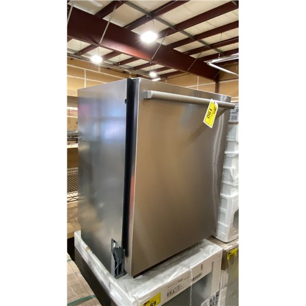 BOSCH MODEL SHX89PW75N. BENCHMARK SERIES PREMIUM 24" STAINLESS STEEL FULLY INTEGRATED DISHWASHER