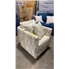 Image 2 : DECOR-REST FABRIC FOREST PATTERN SWIVEL STYLE ACCENT CHAIR WITH 2 THROW CUSHIONS