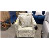 Image 3 : DECOR-REST FABRIC FOREST PATTERN SWIVEL STYLE ACCENT CHAIR WITH 2 THROW CUSHIONS