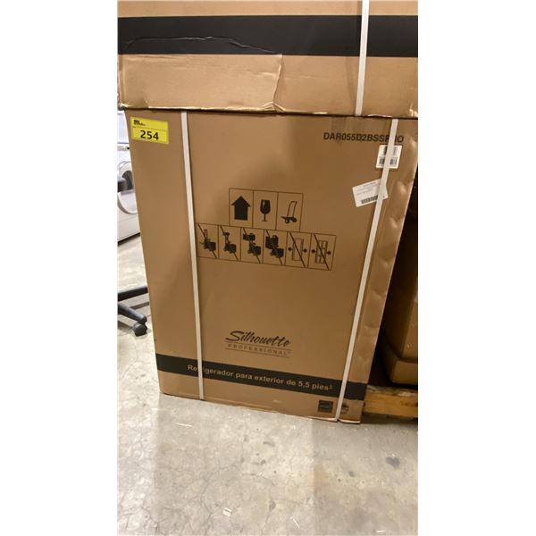 SILHOUETTE PROFESSIONAL MODEL DAR055D2BSSPRO. 5.5 CU FT STAINLESS STEEL OUTDOOR REFRIGERATOR