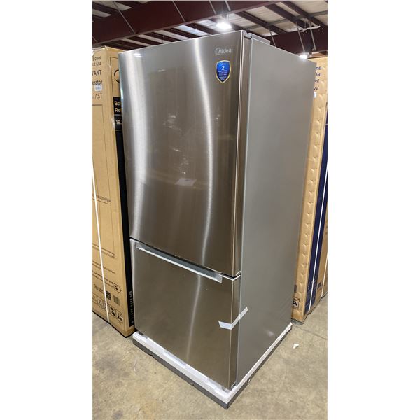 MIDEA MODEL MRB19B7AST. STAINLESS STEEL 30" 18.7 CU FT GARAGE READY BOTTOM FREEZER REFRIGERATOR