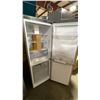 Image 3 : LG MODEL LRDNC1004V. SLIM 24" PLATINUM SILVER COUNTER DEPTH BOTTOM FREEZER REFRIGERATOR WITH