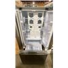 Image 4 : SAMSUNG MODEL RF22A4111SR. 30" STAINLESS STEEL FRENCH DOOR BOTTOM FREEZER REFIGERATOR