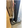 Image 5 : NAPOLEON BLACK PORTABLE ELECTRIC VERTICAL OUTDOOR SPACE HEATER *MAY NEED REPAIR*