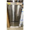 Image 2 : FRIGIDAIRE GALLERY MODEL GRFN2023AF00 STAINLESS STEEL FRONT MULTI-DOOR