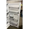 Image 6 : MIDEA MODEL MRT18D3BWW. 30" WHITE 18.1 CU FT TOP-FREEZER REFRIGERATOR WITH MULTI AIR FLOW TECHNOLOGY