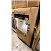 Image 2 : MAYTAG MODEL MVW6500MW1. WHITE 4.7 CU FT HIGH EFFICIENCY TOP LOAD WASHING MACHINE WITH PET PRO