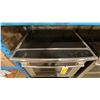 Image 2 : ELECTROLUX MODEL EW30ES6CGS7. SLIDE IN ELECTRIC STOVE WITH WARMING DRAWER *USED CONDITION, MAY