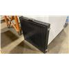 Image 2 : UNIQUE MODEL UGP-265L1 DC. WHITE 9.3 CU FT COMMERCIAL DISPLAY LOCKING CHEST FREEZER WITH