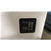 Image 3 : UNIQUE MODEL UGP-265L1 DC. WHITE 9.3 CU FT COMMERCIAL DISPLAY LOCKING CHEST FREEZER WITH