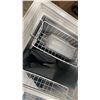 Image 5 : UNIQUE MODEL UGP-265L1 DC. WHITE 9.3 CU FT COMMERCIAL DISPLAY LOCKING CHEST FREEZER WITH