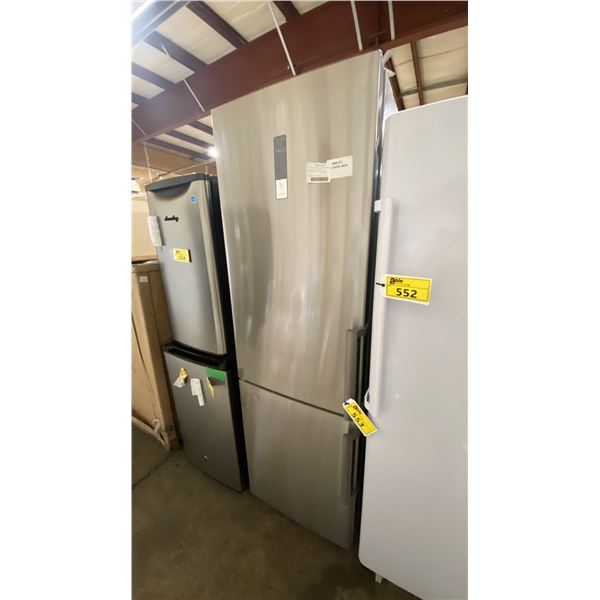 MOFFAT STAINLESS STEEL BOTTOM FREEZER REFRIGERATOR  *ORIGINATED IN SERVICE AREA, WORKING CONDITION