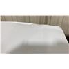 Image 5 : FRIGIDAIRE WHITE TOP FREEZER REFRIGERATOR  *ORIGINATED IN SERVICE AREA, WORKING CONDITION UNKNOWN*