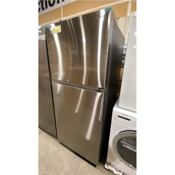 SAMSUNG STAINLESS STEEL TOP FREEZER REFRIGERATOR  *ORIGINATED IN SERVICE AREA, WORKING CONDITION