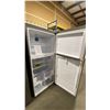Image 3 : SAMSUNG STAINLESS STEEL TOP FREEZER REFRIGERATOR  *ORIGINATED IN SERVICE AREA, WORKING CONDITION