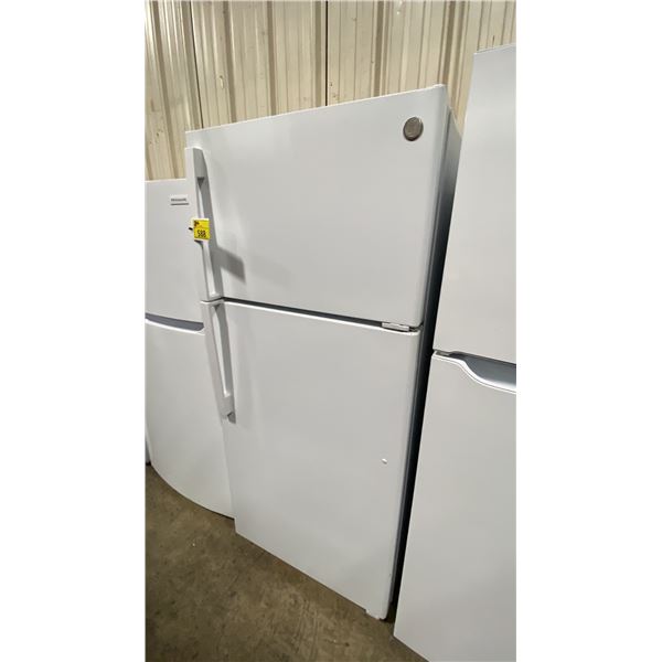 G.E APPLIANCES WHITE TOP FREEZER REFRIGERATOR *ORIGINATED IN SERVICE AREA,WORKING CONDITION UNKNOWN*