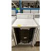 Image 4 : HUEBSCH WHITE COIN OPERATED DRYER, SPEED QUEEN WHITE WASHING MACHINE & WHIRLPOOL WHITE WASHING