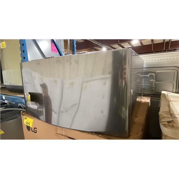 STAINLESS STEEL LAUNDRY PEDESTAL