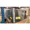 Image 2 : STAINLESS STEEL LAUNDRY PEDESTAL