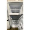 Image 4 : MOFFAT WHITE TOP FREEZER REFRIGERATOR *ORIGINATED IN SERVICE AREA, WORKING CONDITION UNKNOWN*