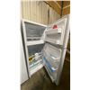 Image 3 : FRIGIDAIRE WHITE TOP FREEZER REFRIGERATOR  *ORIGINATED IN SERVICE AREA, WORKING CONDITION UNKNOWN*